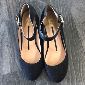 Black wedge shoes